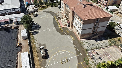 Okul bahçeleri toz ve kirden arındırıldı: Battalgazi yeni döneme hazır!