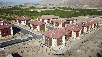 Özel'den Deprem Konutları Çıkışı: Sözler Havada Kaldı