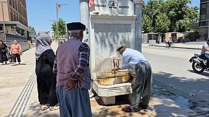 Sıcak hava etkisini sürdürüyor