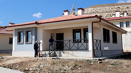 Yenice'de yüzler gülüyor: Deprem konutları hak sahiplerine teslim ediliyor