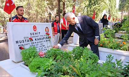 15 Temmuz anma etkinlikleri şehitlik ziyaretiyle başladı