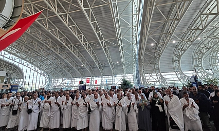 193 umreci dualarla uğurlandı