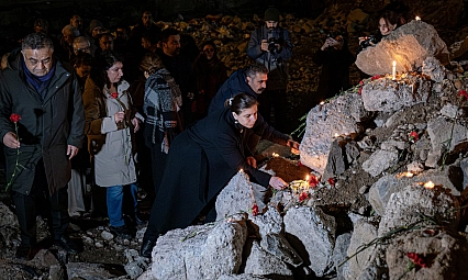 6 Şubat depremlerinde hayatını kaybedenler saat 04.17'de anıldı