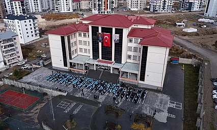 850 öğrenci coşkuyla Cumhuriyet şarkıları söyledi