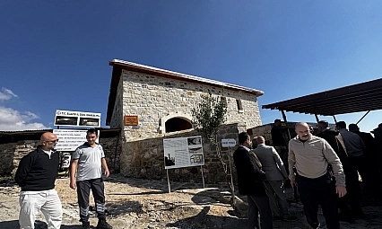 940 yıllık Fetih Mescidi'nde restorasyonun ardından cuma namazı kılındı