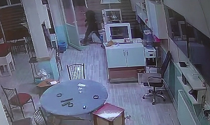 Altın ve dövizlerini 3 aydır yanında taşıyan adam gasp edildi