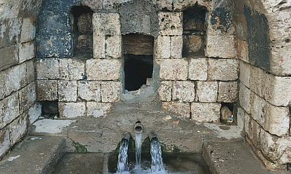 Araban'da tarihi 2 çeşmeden su akmaya başladı