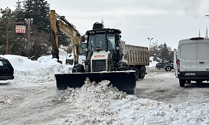 Arapgir'de kar temizliği aralıksız devam ediyor