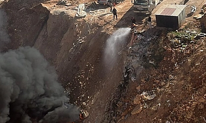 Atık malzeme yangını korkuttu