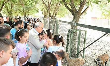 Başkan Er, yaz okulu öğrencileriyle hayvanat bahçesinde buluştu
