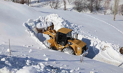 Battalgazi'de karla mücadele aralıksız sürüyor! 28 kilometrelik yol ulaşıma açıldı