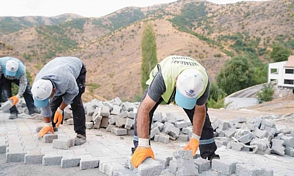 Belediye üretiyor, mahalle yolları yenileniyor