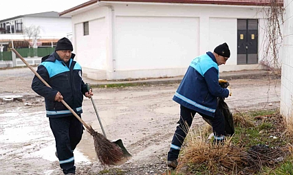 Park ve alışveriş alanlarında yoğun temizlik