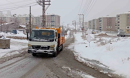 Malatya'da karla mücadele seferberliği: Yollar tek tek açılıyor