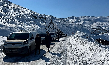 Birçok araç mahsur kaldı