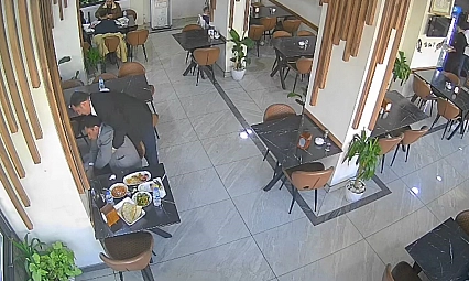 Boğazına lokma kaçan müşteri, heimlich manevrasıyla kurtarıldı