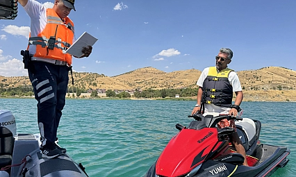 Botlu jandarma gölde kuş uçurtmuyor