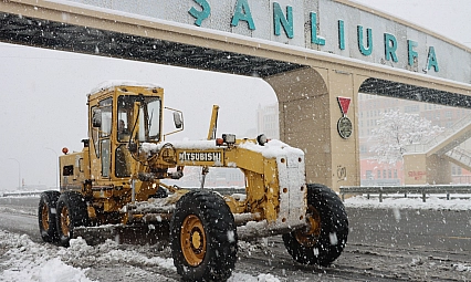 Büyükşehir Belediyesi 235 ekiple karla mücadeleyi sürdürdü