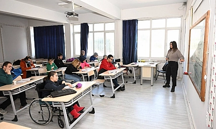 Büyükşehirden engelli vatandaşlara büyük destek! Ücretsiz EKPSS kursları yoğun ilgi görüyor