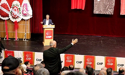 CHP İl Kongresi'nde 'etek' krizi