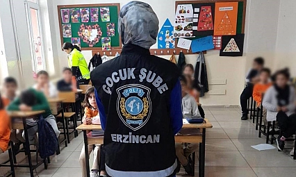 Çocuk Polisi öğrencileri bilgilendirdi
