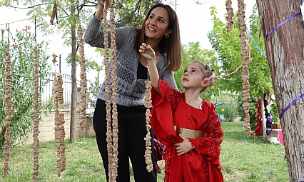 Çocuklara festivalde geleneksel üretim kültürü tanıtıldı