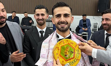 Damada altın yerine 1 kilo bal takıldı