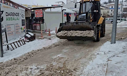 Malatya'da kar mesaisi sürüyor: Belediye ekipleri sahada