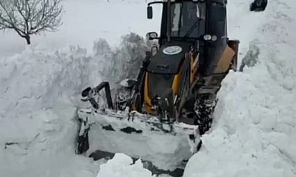 Malatya'da 3 mahallede karla mücadele sürüyor