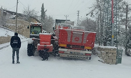 Darende'de yoğun kar yağışı ulaşımı zorlaştırdı