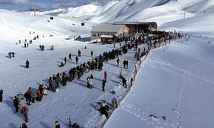 Davraz Kayak Merkezi hafta sonu 24 bin ziyaretçiyi ağırladı