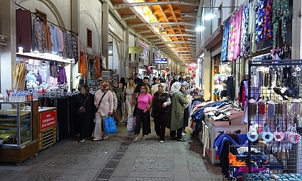 Deprem sonrası yeniden açıldı: Tarihi Çarşıda hareketlilik arttı