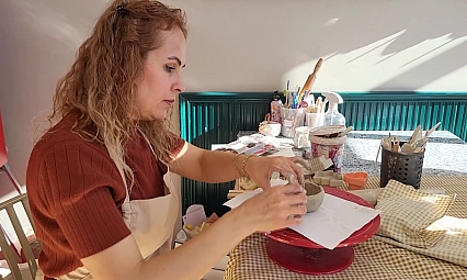 Depremde yaşadıklarını unutmak için sanata yöneldi