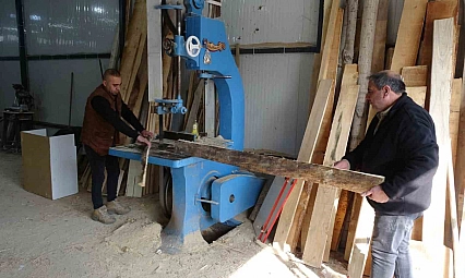 Malatya'da depremden geriye kalan acı ve umut: Marangoz atölyesinde yaşam mücadelesi