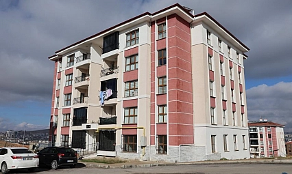 Depremzedeler güvenli evlerine kavuştu