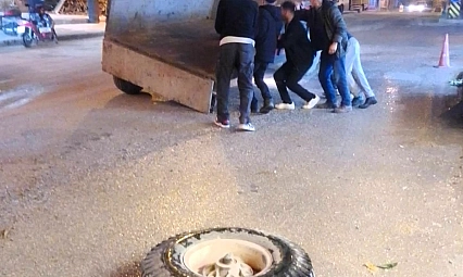 Dilek mahallesinde çukurlar tehlike saçıyor!