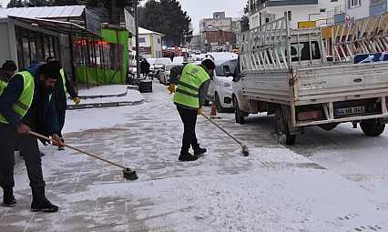Doğanşehir'de kar etkili oldu