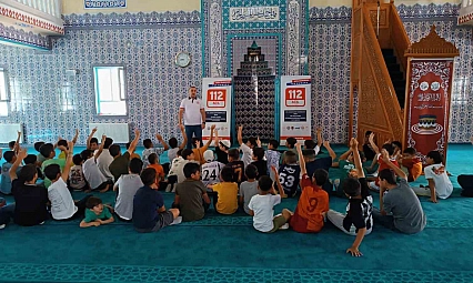 112 ekipleri yaz Kur'an kursu öğrencilerini bilgilendirdi