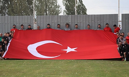 Elazığspor dev Türk bayrağı açtı