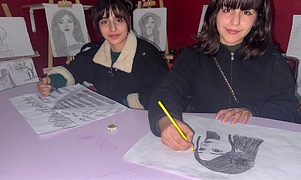 Engel tanımayan ikizlerin resim aşkı