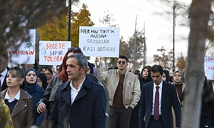 ETÜ, kadına şiddete 'Dur' dedi