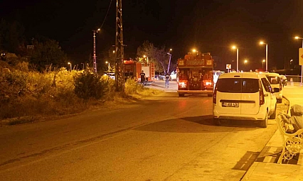 Evlilik teklifinde atılan havai fişekler ağaçlık alanda yangınına sebep oldu