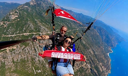 Takımının atkısını Akdenizin semalarında açtı