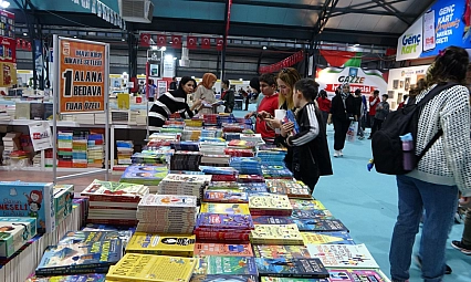Fuarda 8'inci gün: Malatyalılar okumaya doymuyor!