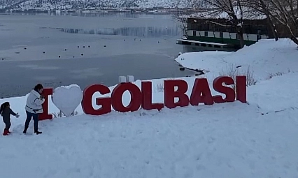 Gölbaşı buz tuttu