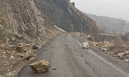 Gölbaşı ilçesinde korkutan heyelan