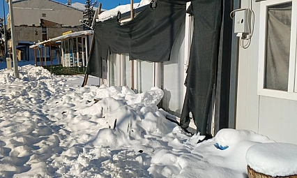 Gölgelikler kar ağırlığına dayanamadı