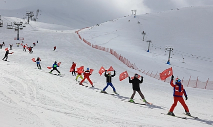 Hesarek Kayak Merkezi'nde ziyaretçi yoğunluğu