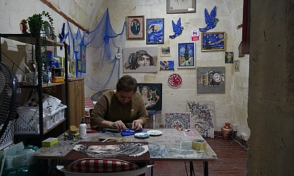 Hobi olarak başladığı mozaik sanatında dünyaya açılmak istiyor