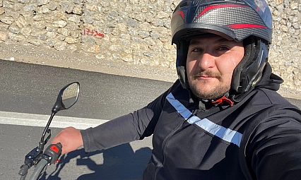 İddia uğruna yola çıktı, motosikleti ile bin kilometreyi aştı